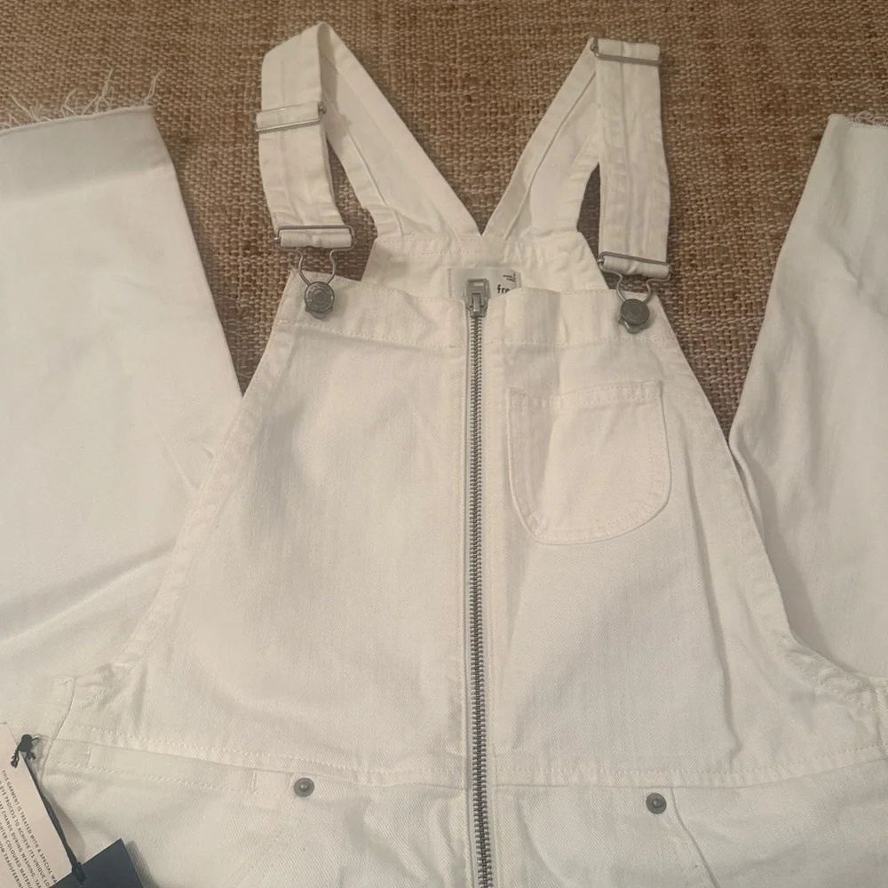NEW Aritzia Wilfred free Jenna White Denim Exposed Zipper Overalls NWT Small